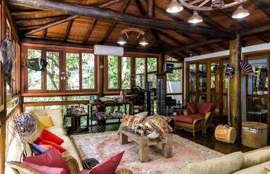 Imagem: A casa à venda possui 5 Dormitórios, 3 Suítes, 7 Banheiros