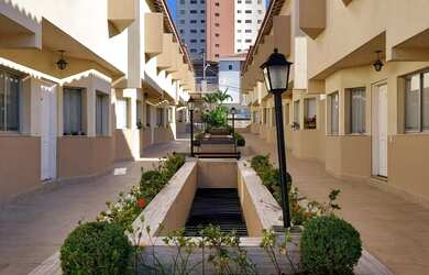 Imagem: A casa possui 3 Dormitórios, 1 Suíte, 2 Banheiros, 2 Vagas