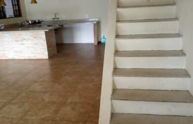 Imagem: A casa possui 3 Dormitórios, 4 Banheiros, 2 Vagas na garagem