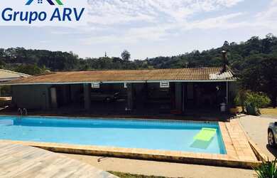 Imagem: A chácara possui 6 Dormitórios, 5 Suítes, 5 Banheiros, 10