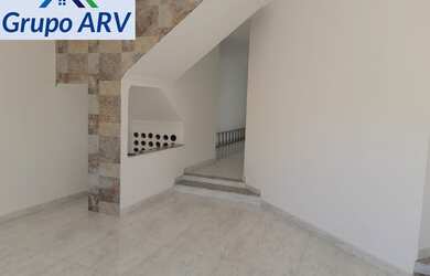 Imagem: A casa possui 5 Dormitórios, 5 Suítes, 4 Vagas na garagem