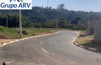 Imagem: O terreno possui 738m² de Área, Imóvel novo e está localizado