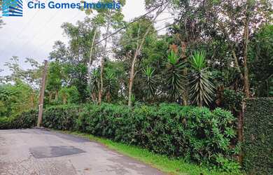 Imagem: O terreno possui 3.300m² de Área Privada e está localizado