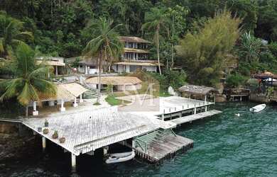 Imagem: A casa possui 6 Dormitórios, 6 Suítes, 9 Banheiros, 7500m²