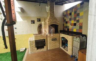 Imagem: A casa em condomínio possui 4 Dormitórios, 1 Suíte, 4 Banheiros