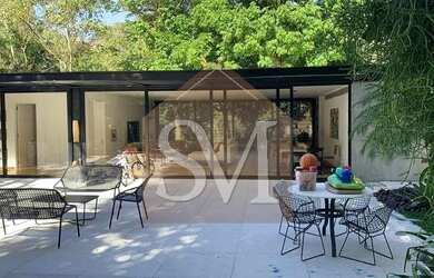 Imagem: A casa possui 4 Dormitórios, 3 Suítes, 7 Banheiros, 3 Vagas