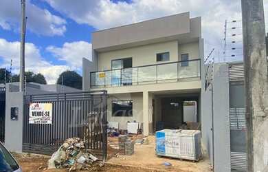 Imagem: A casa possui 3 Dormitórios, 1 Suíte, 3 Banheiros, 3 Vagas