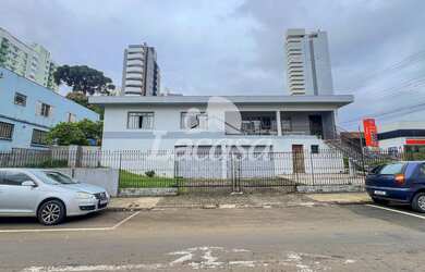 Imagem: A loja possui 4 Dormitórios, 1 Suíte, 2 Banheiros, 550m²