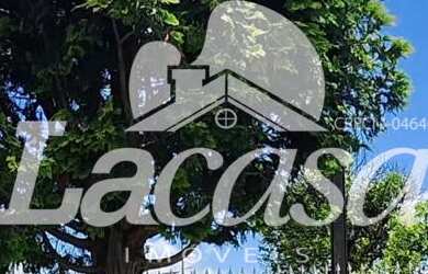 Imagem: A casa possui 4 Dormitórios, 1 Banheiro, 1 Vaga na garagem