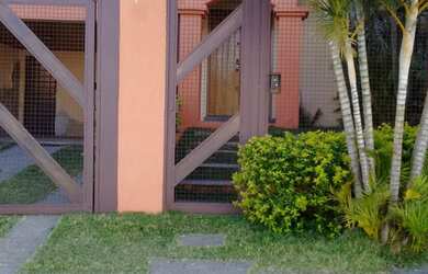 Imagem: A casa possui 3 Dormitórios, 1 Suíte, 4 Banheiros, 4 Vagas