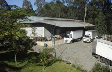 Imagem: O depósito possui 10 Banheiros, 15 Vagas na garagem, 32.000m²