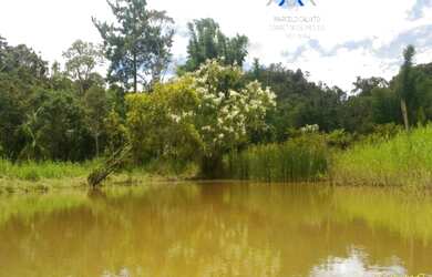 Imagem: A chácara possui 5 Dormitórios, 3 Suítes, 5 Banheiros, 16