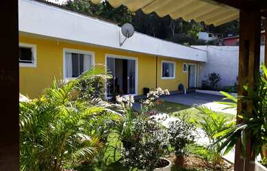 Imagem: A casa possui 2 Dormitórios, 1 Suíte, 1 Banheiro, 7 Vagas