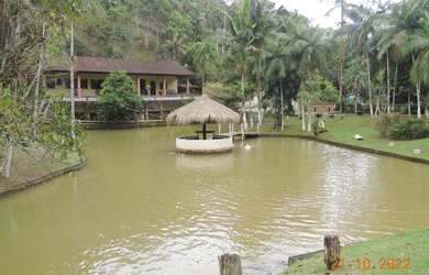 Imagem: A chácara possui 9 Dormitórios, 6 Suítes, 4 Banheiros, 10