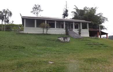 Imagem: A fazenda possui 4 Dormitórios, 2 Suítes, 5 Banheiros, 10