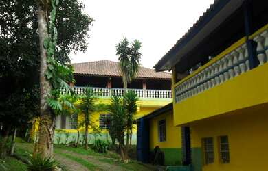 Imagem: A chácara possui 6 Dormitórios, 3 Suítes, 3 Banheiros, 10