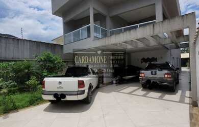 Imagem: A casa possui 3 Dormitórios, 3 Suítes, 2 Banheiros, 5 Vagas