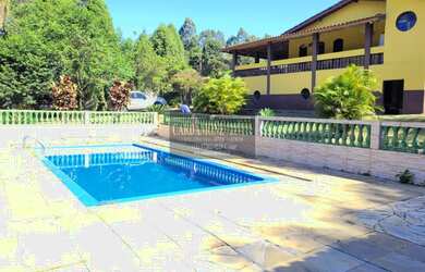 Imagem: A chácara possui 3 Dormitórios, 2 Banheiros, 5.000m² de Área