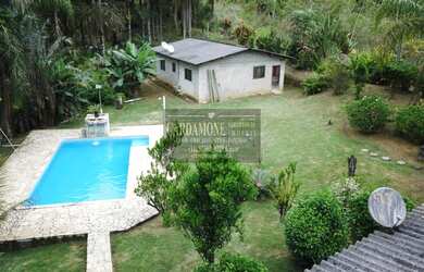 Imagem: A fazenda possui 3 Dormitórios, 2 Banheiros, 10 Vagas na garagem