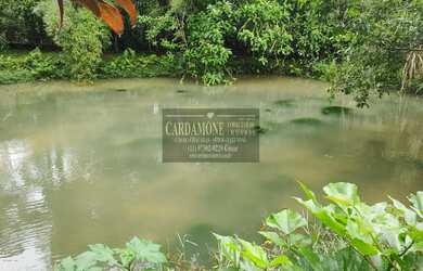 Imagem: A chácara possui 3 Dormitórios, 1 Suíte, 1 Banheiro, 6 Vagas