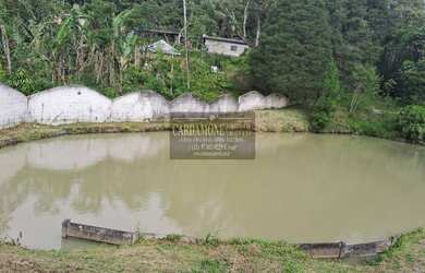Imagem: A chácara possui 3 Dormitórios, 1 Banheiro, 6 Vagas na garagem
