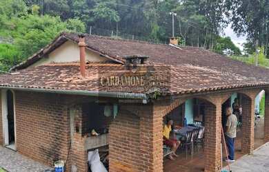 Imagem: A chácara possui 3 Dormitórios, 1 Suíte, 1 Banheiro, 7 Vagas