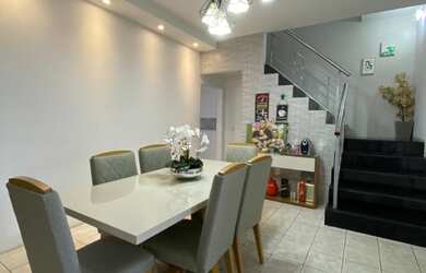 Imagem: A casa possui 5 Dormitórios, 1 Suíte, 4 Banheiros, 4 Vagas