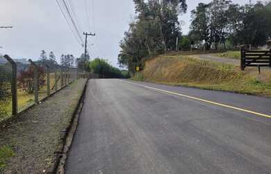 Imagem: O terreno possui 6000m² de Área Privada e está localizado