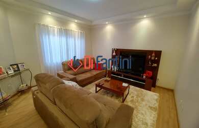 Imagem: A casa possui 3 Dormitórios, 1 Suíte, 4 Banheiros, 2 Vagas