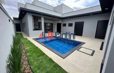 Imagem: A casa em condomínio possui 3 Dormitórios, 3 Suítes, 2 Banheiros