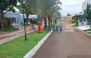 Imagem: O terreno possui 310m² de Área Privada e está localizado