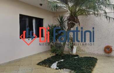 Imagem: A casa possui 3 Dormitórios, 1 Suíte, 2 Banheiros, 3 Vagas