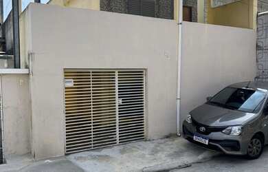 Imagem: A casa possui 4 Dormitórios, 2 Banheiros, 1 Vaga na garagem