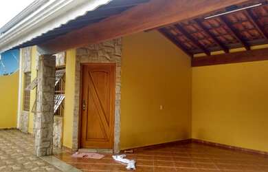 Imagem: A casa possui 4 Dormitórios, 2 Suítes, 4 Banheiros, 2 Vagas