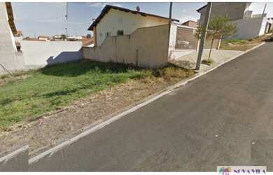 Imagem: O terreno possui 300m² de Área Privada e está localizado