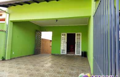 Imagem: A casa possui 3 Dormitórios, 1 Suíte, 3 Banheiros, 4 Vagas