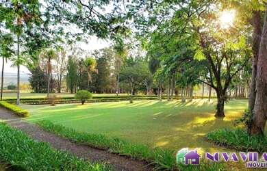 Imagem: O terreno possui 250m² de Área Privada e está localizado