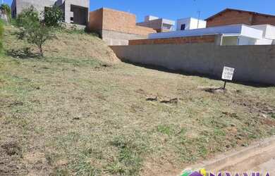 Imagem: O terreno possui 300m² de Área Privada e está localizado