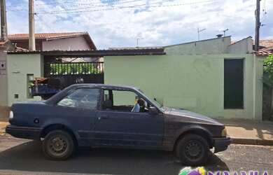 Imagem: A casa possui 3 Dormitórios, 2 Banheiros, 5 Vagas na garagem