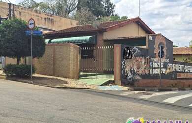 Imagem: A loja possui 2 Dormitórios, 3 Banheiros, 1 Vaga na garagem