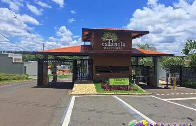 Imagem: O terreno à venda possui e está localizado em Estância Das