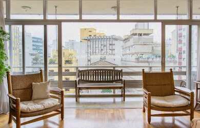 Imagem: O apartamento possui 4 Dormitórios, 2 Suítes, 5 Banheiros