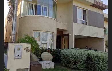 Imagem: A casa em condomínio possui 4 Dormitórios, 4 Suítes, 6 Banheiros