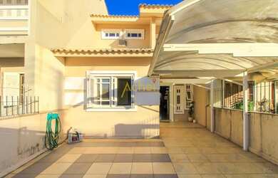 Imagem: A casa à venda possui 3 Dormitórios, 3 Suítes, 4 Banheiros