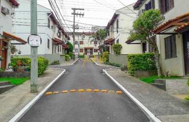 Imagem: A casa em condomínio possui 3 Dormitórios, 1 Suíte, 2 Banheiros