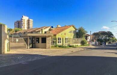 Imagem: A casa possui 2 Dormitórios, 1 Banheiro, 1 Vaga na garagem