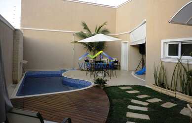 Imagem: A casa possui 4 Dormitórios, 3 Suítes, 5 Banheiros, 2 Vagas