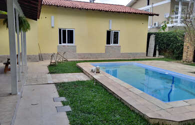 Imagem: A casa possui 3 Dormitórios, 2 Suítes, 3 Banheiros, 2 Vagas