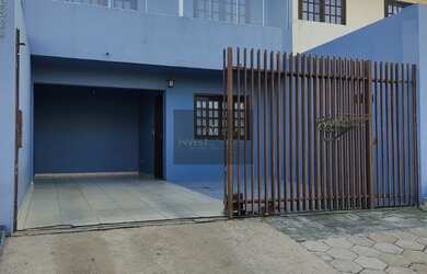 Imagem: A casa possui 3 Dormitórios, 2 Banheiros e 2 Vagas na garagem