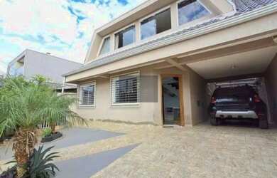 Imagem: A casa possui 4 Dormitórios, 2 Suítes, 3 Banheiros, 4 Vagas